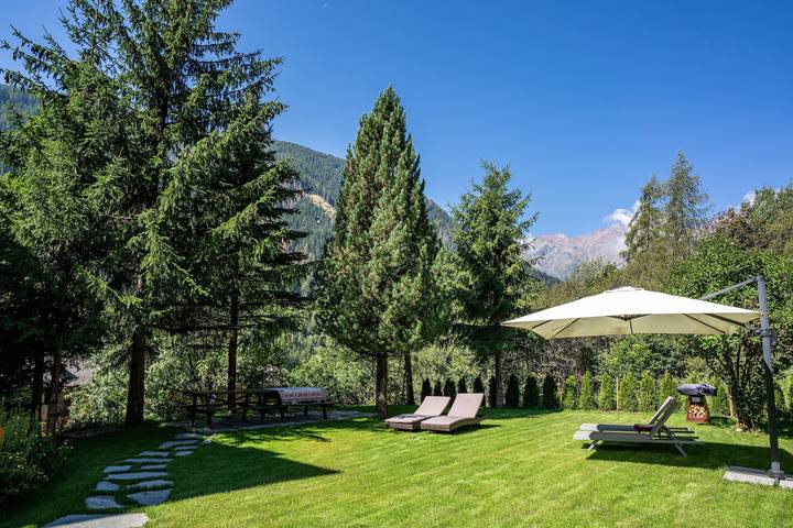 Apartamento inteiro, Apartamento 'Casa Ai Laresi 1' com vista montanha, jardim privado e Wi-Fi in Celledizzo, Peio
