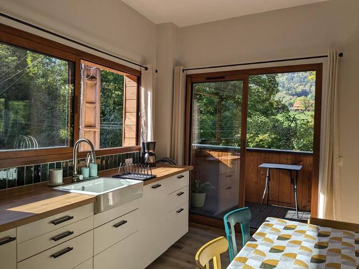 Gîte pour 4 personnes, avec vue et balcon dans Chevaline