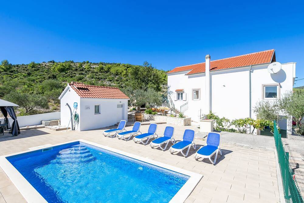 Family friendly house with a swimming pool Pozorac, Trogir (K-22648) in Marina, Condado de Split-Dalmácia