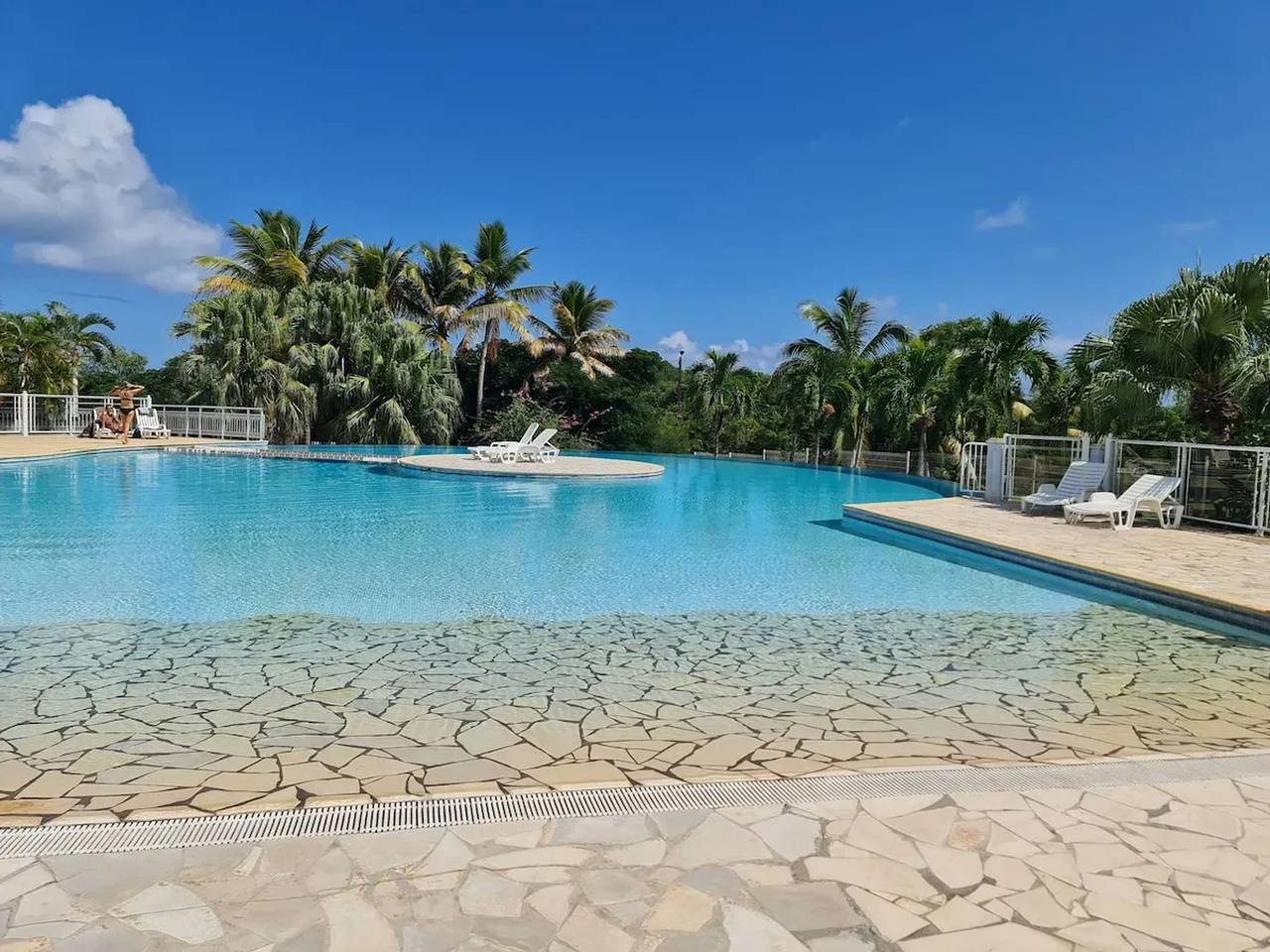 Ganzes Studio, Charmantes Studio in Saint-François, 42 m² mit Gemeinschaftspool. in Saint-François, Guadeloupe