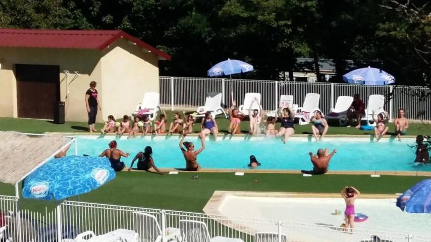 Tente pour 5 personnes, avec bassin pour enfant dans la Drôme - 3