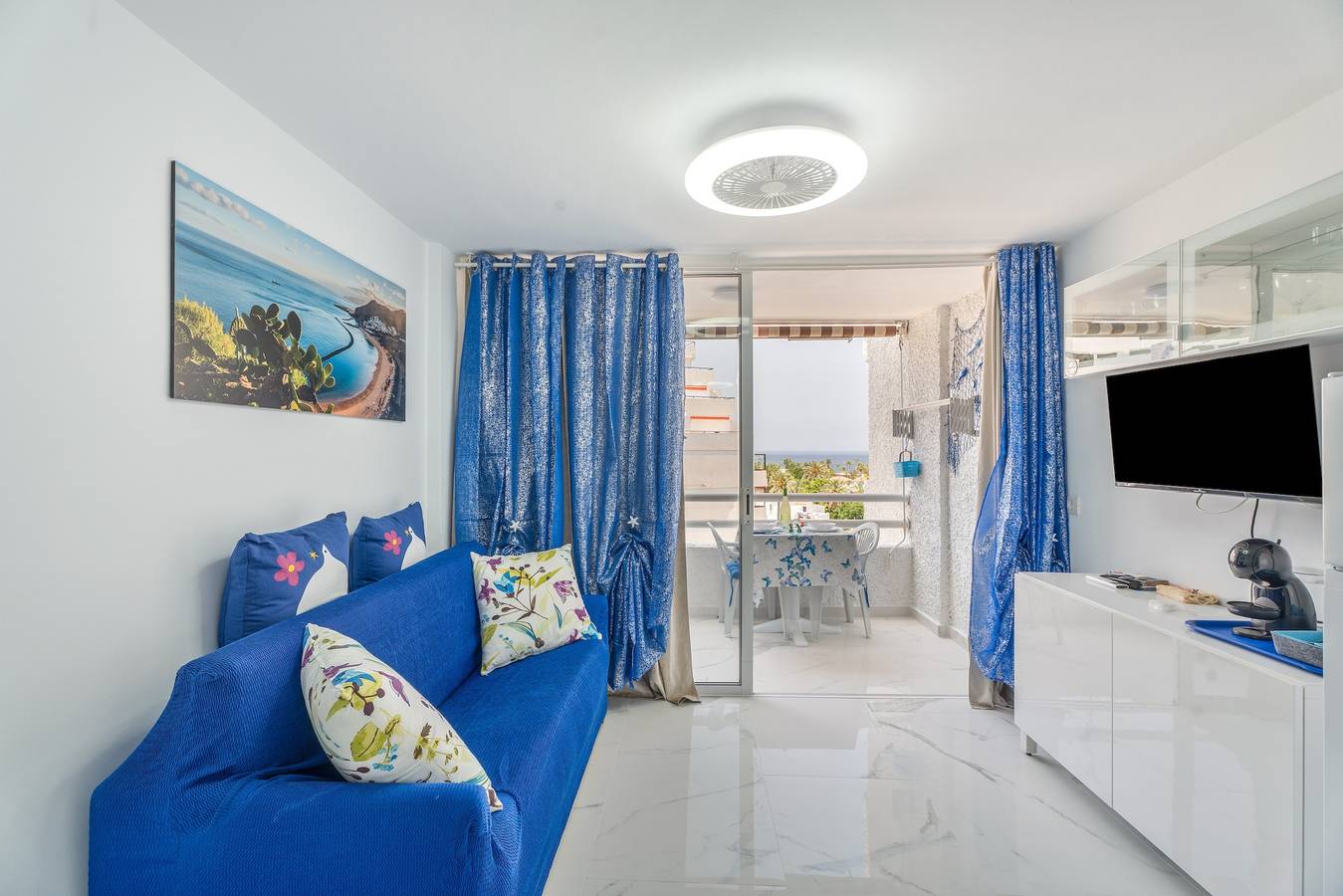 Gehele studio, Vakantiestudio 'Sissy' met zeezicht, wifi en airconditioning in San Eugenio Alto, Adeje