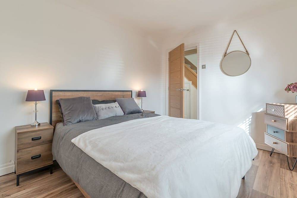 Four Bedroom Holiday Home With Views Over Cardigan Bay | Ty-Mari in Harlech, Snowdonia