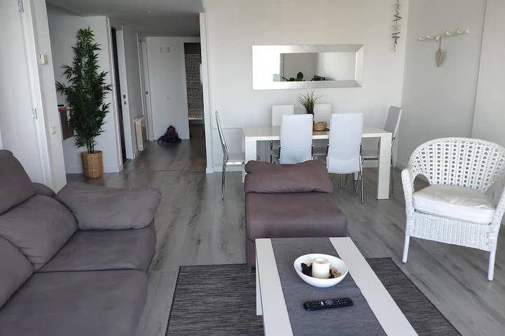 Ganze Wohnung, Beachfront Penthouse in Els Pins Blanes, Blanes