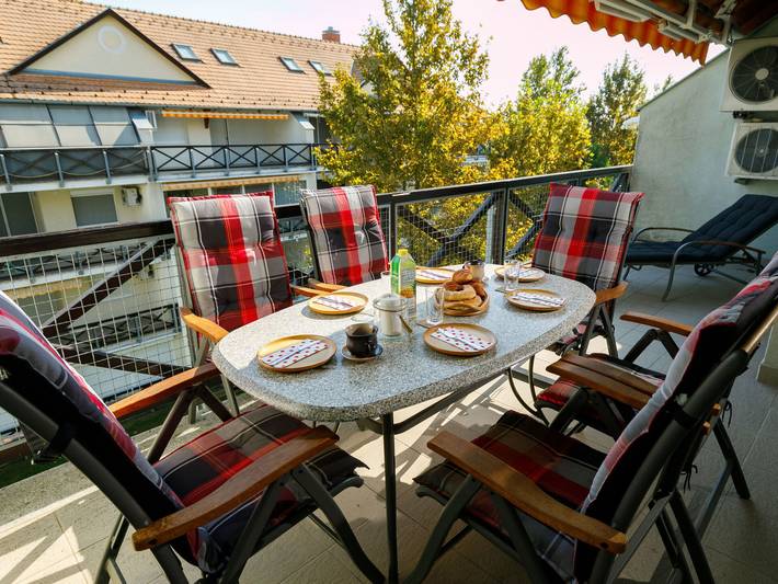 Ferienwohnung für 9 Personen, mit Balkon und Garten sowie Seeblick am Balaton - 3
