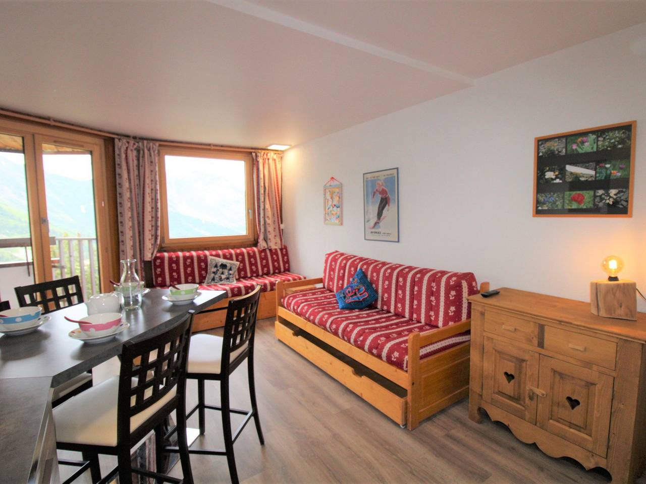 Entire apartment, Charming Apartment in Avoriaz - Village des Dromonts, Sleeps 5, 42m² with South-West Balcony in Morzine, Les Portes du Soleil
