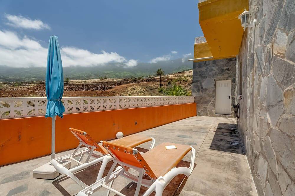 Holiday Home 'Casa Marire' with Sea View, Private Pool and Wi-Fi in Breña Alta, La Palma South