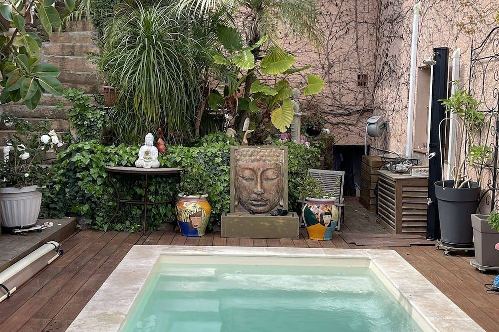 Zen accommodation on the mimosa hill in Hyeres, Parc national Port-Cros