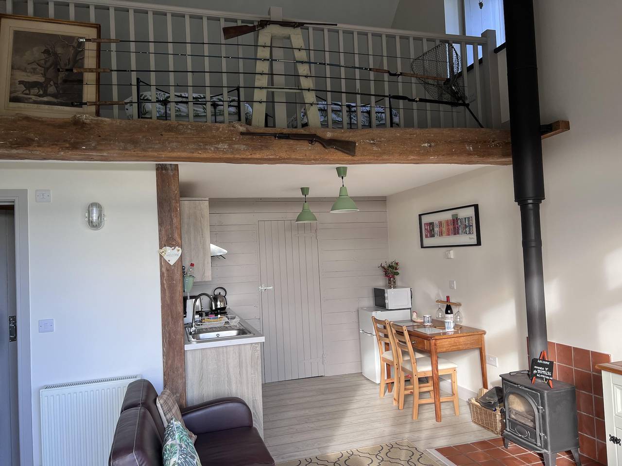 Poachers Hut 1-Bed Cottage, Sleeps 2, Pet Friendly in Shorwell, Isle of Wight
