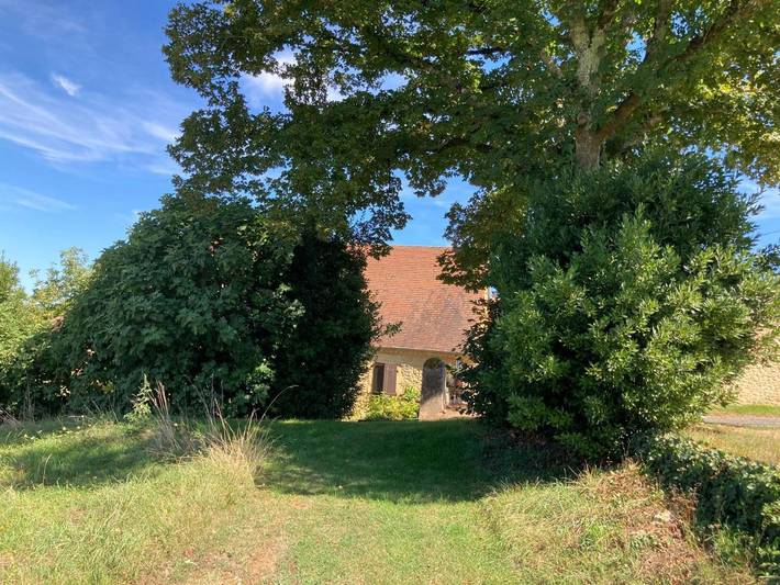 Location de vacances pour 6 personnes, avec vue ainsi que piscine et jardin, animaux acceptés à Coux-et-Bigaroque - 2