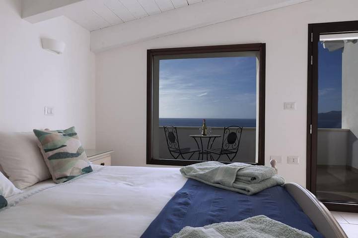 Casa di famiglia, piscina.
7 posti letto in Cala degli Albatros, Magomadas