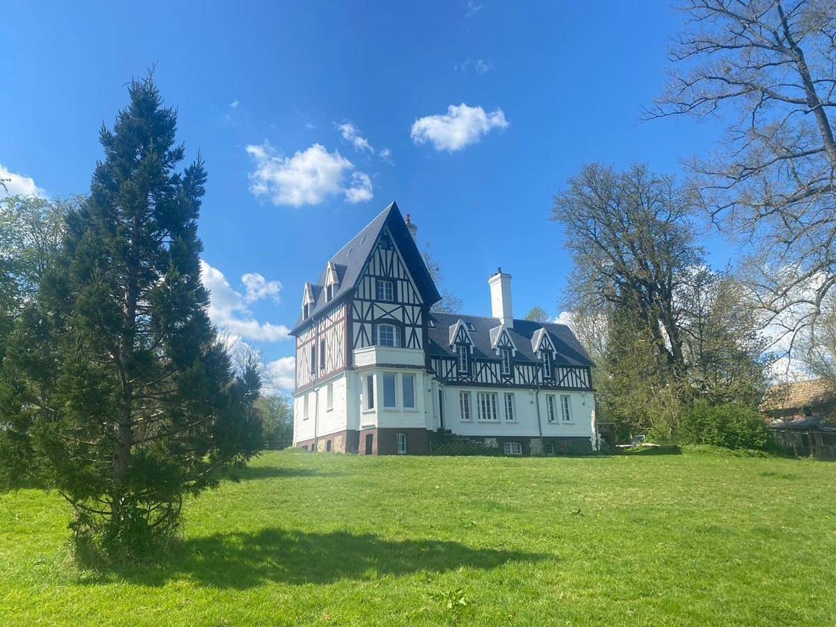 Manoir de la Martinière in Saint-Pierre-et-Saint-Paul-en-Val-d'Auge, Région de Lisieux