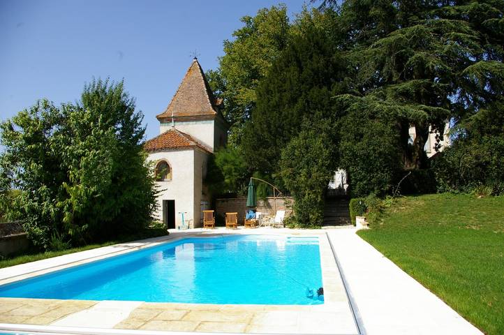 Gîte pour 15 personnes, avec terrasse ainsi que jardin et piscine, animaux acceptés dans le Tarn-et-Garonne