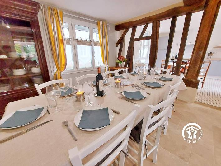Gîte pour 11 personnes, avec Terrasse et Jardin à Cuillé