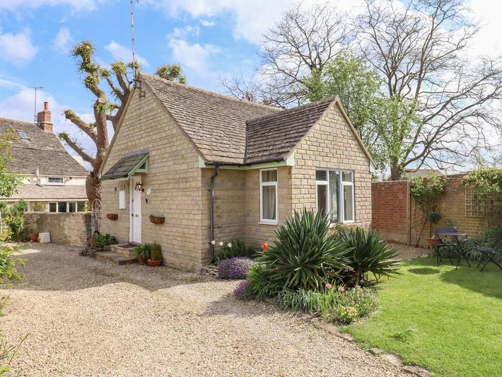 Glamping for 2 people, with Garden in Wiltshire