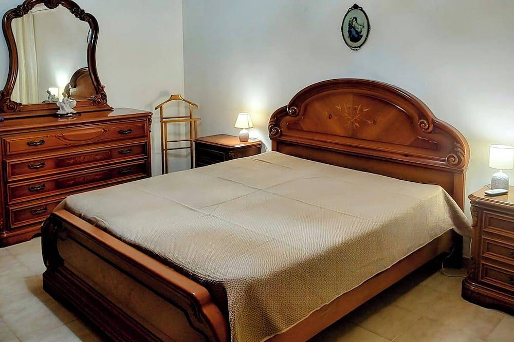 Appartement entier, Bright apartment with veranda and private parking space. in Trapani, Province de Trapani