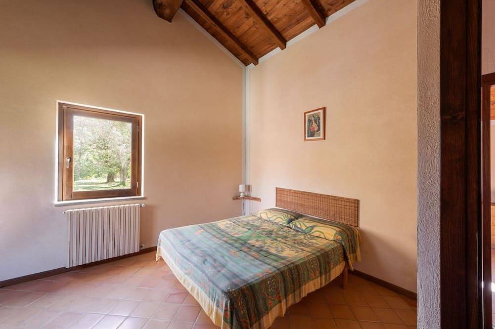 Secular forest, swimming in the pool and various activities, the essence of Palo in Canale Monterano, Lake Bracciano