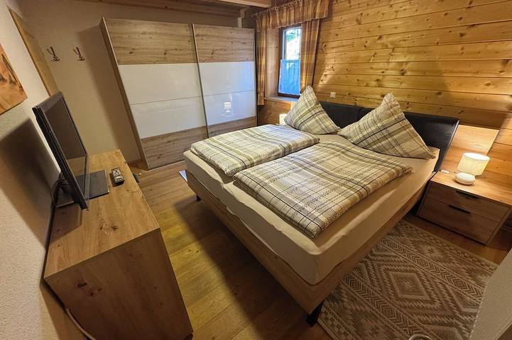 Ganze Wohnung, Top Ferienwohnung 130 qm mit 2 neuen Schlafzimmern, Kamin, Sauna, Wlan, Carport in Reichenau (Österreich), Nockberge