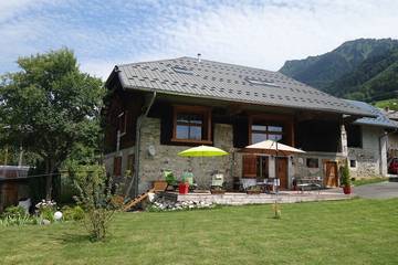 Gîte pour 10 personnes, avec jardin et terrasse à Seythenex