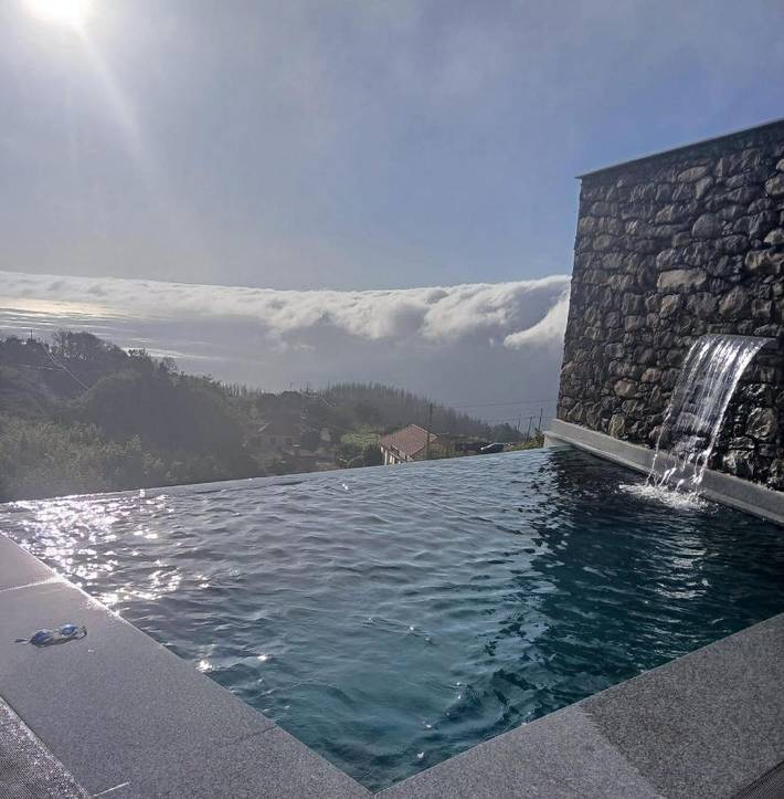 Location de vacances pour 4 personnes, avec Balcon et Terrasse ainsi que Jardin et Piscine dans Achadas da Cruz - 2