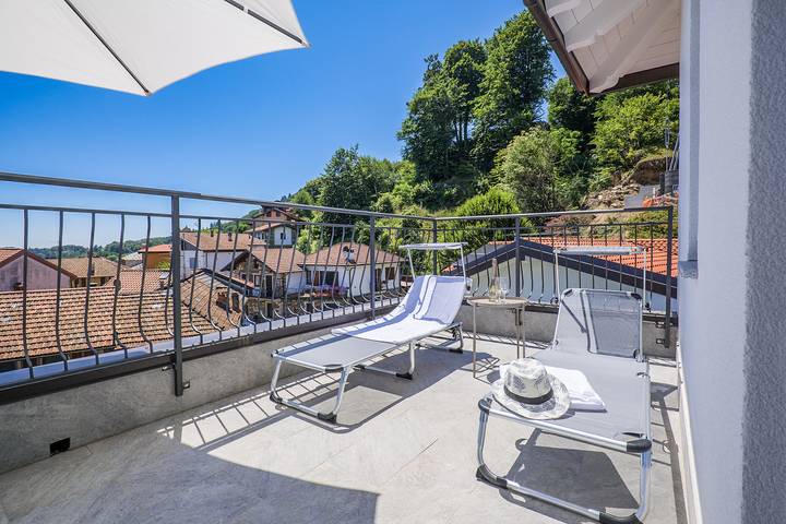 Ferienwohnung für 6 Personen, mit Balkon und Whirlpool sowie Garten und Seeblick in Comune di Stresa - 4