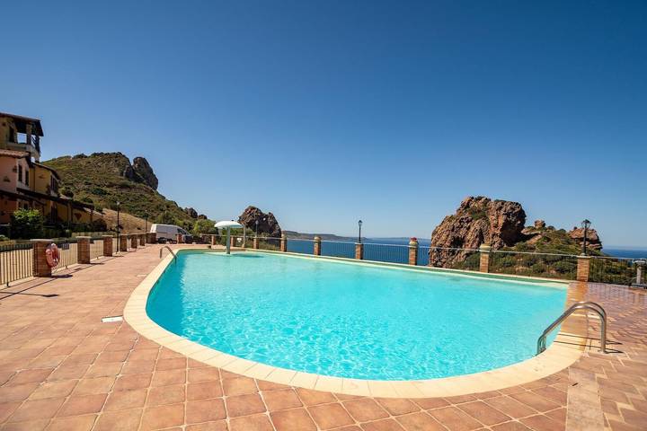 Location de vacances pour 4 personnes, avec jardin et bassin pour enfant à Iglesias