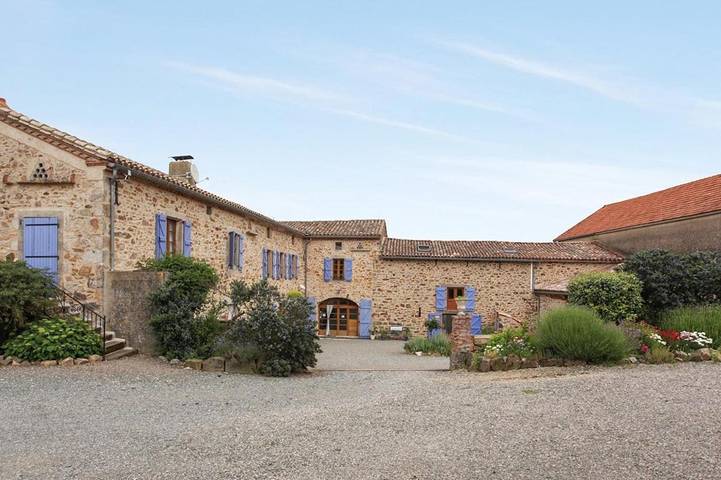 Chambre d’hôte pour 4 personnes, avec vue ainsi que jardin et piscine dans le Tarn