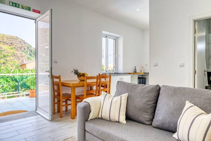 Gîte pour 2 personnes, avec vue sur l’océan ainsi que terrasse et piscine à Ponta do Sol - 3