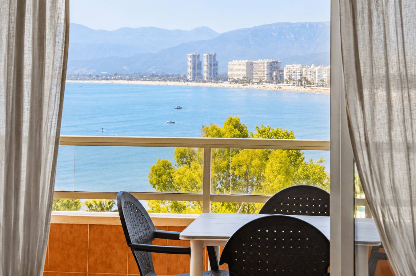 Apartamento entero, Apartamento de vacaciones para 3 personas con piscina para niños in Platja de Cap Blanc (Cullera), Cullera