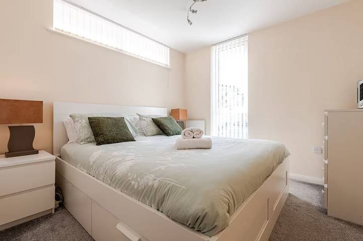 Comfortable 3-Storey House with Free Car Parking in Manchester, Grand Manchester