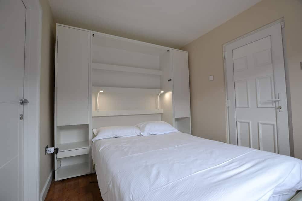 Chalet-Apartamento-Baño privado externo-Vista a la Piscina-The Pool House in Chinnor, Chiltern Hills