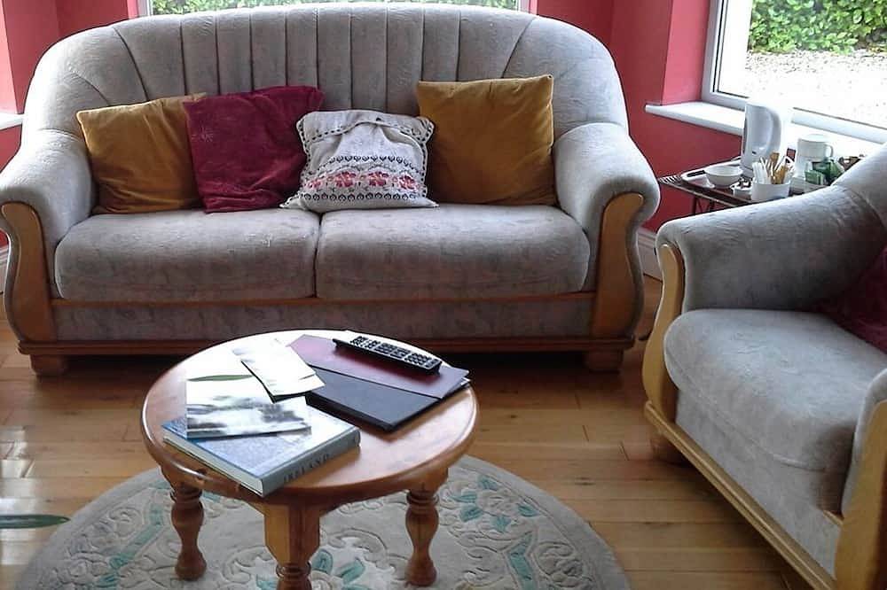 Zweibettzimmer-Deluxe-Ensuite mit Dusche-Gartenblick in Lough Derg