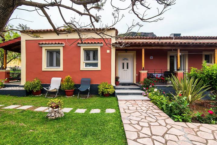 Entire apartment, Studio Apartment "Bozikis" with Wi-Fi, Garden und Balcony in Paleokastritsa, Corfu
