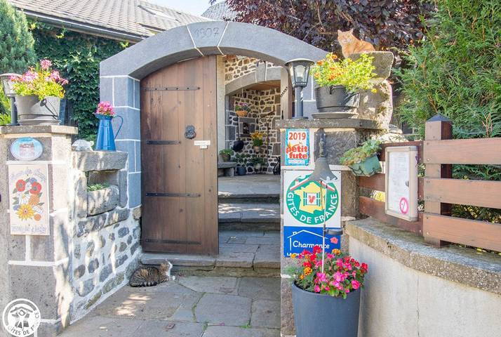 Chambre d’hôte pour 2 personnes, avec jardin à Aurières