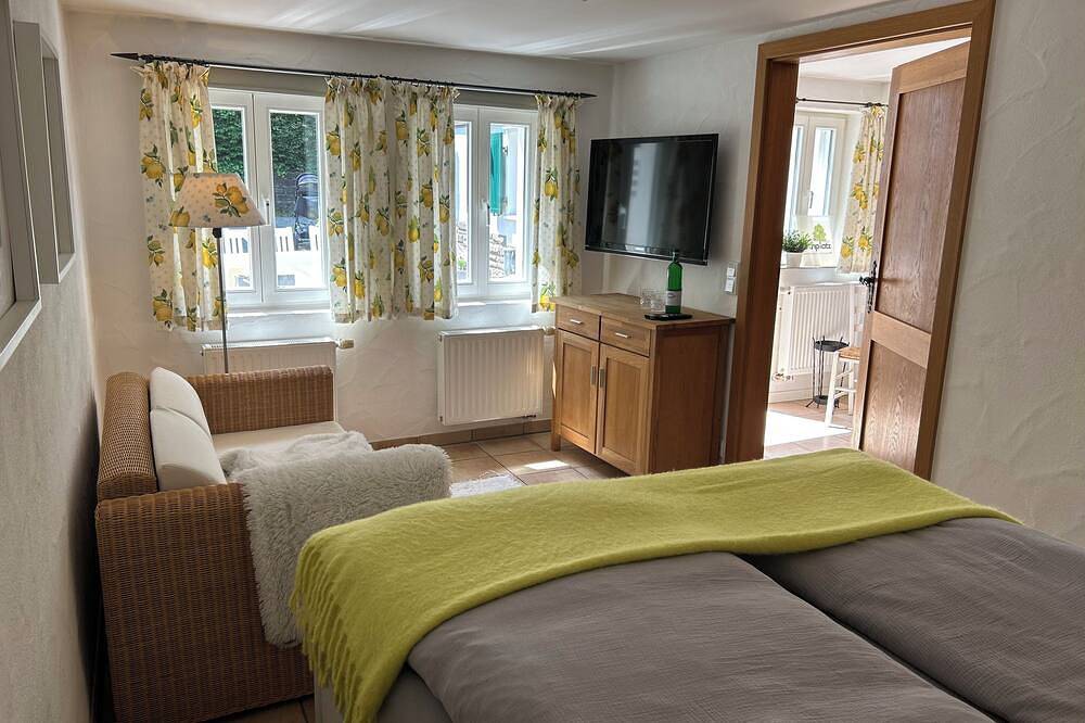 Ganze Wohnung, Gemütliches Wohnen im Grünen.\nzentrale Lage in Marialinden, direkt am Jakobsweg. in Overath, Rheinisch-Bergischer Kreis