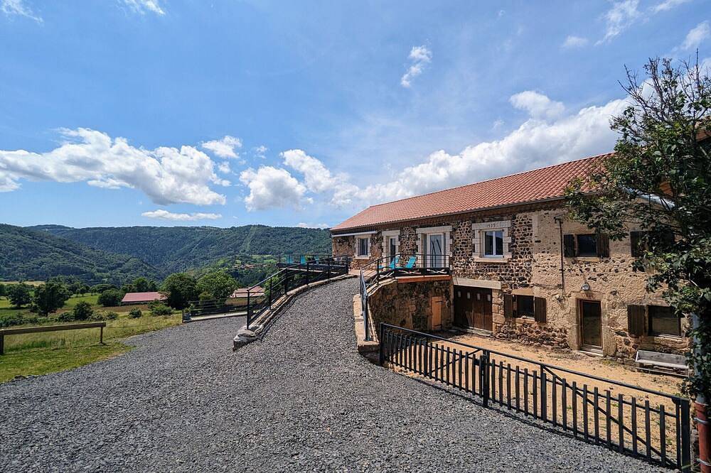 Gîte authentique et confortable avec vaste terrain et vue imprenable à Saint-Privat-d'Allier in Saint-Privat-d'Allier, Haute-Loire