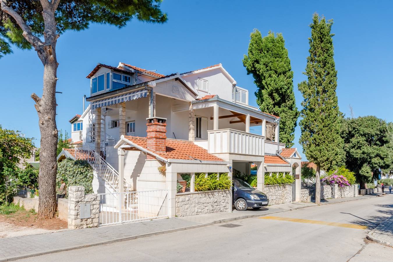 Hel leilighet, Three bedroom apartment with terrace and sea view Mirca, Brač A-5613-a in Mirca, Supetar