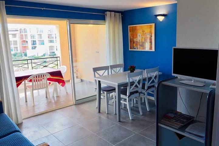 Location de vacances pour 4 personnes, avec jardin et piscine dans Port Cogolin
