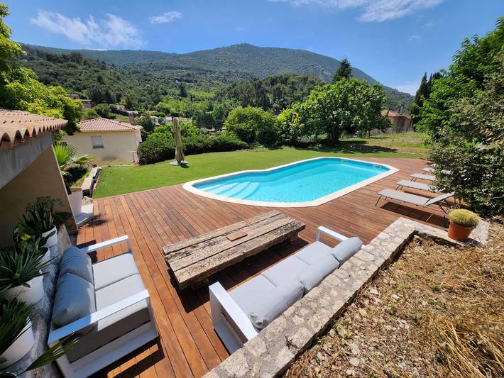 Location de vacances pour 8 personnes, avec terrasse et jardin à La Trinité