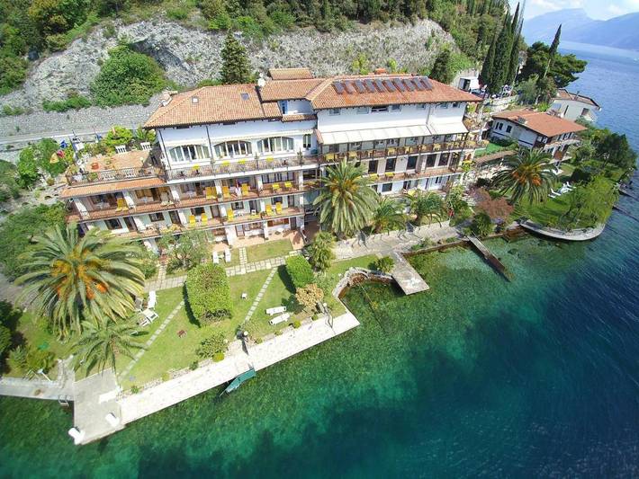 Hôtel pour 3 personnes, avec Terrasse et Jardin ainsi que Vue sur le lac et Vue à Tignale