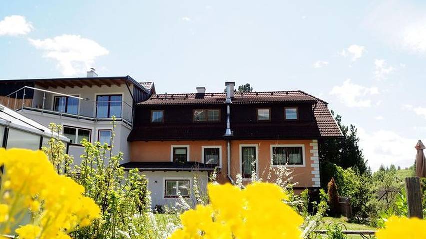 Ferienwohnung für 6 Personen, mit Terrasse und Pool sowie Garten - 1