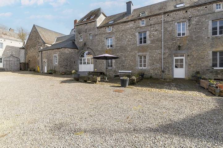 Gîte pour 7 personnes, avec jardin à Ouffet