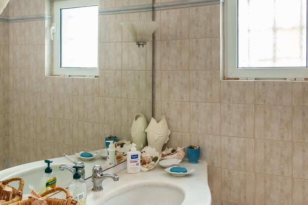 Porto sea view house - 15min from Athens airport - Ac - Wifi - Parking in Porto Rafti, Markopoulo-Mesogaia