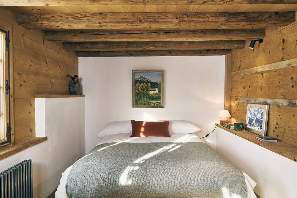 Chalet Lion Rouge: located on top of the picturesque village of Rougemont in Rougemont, Alpes Vaudoises