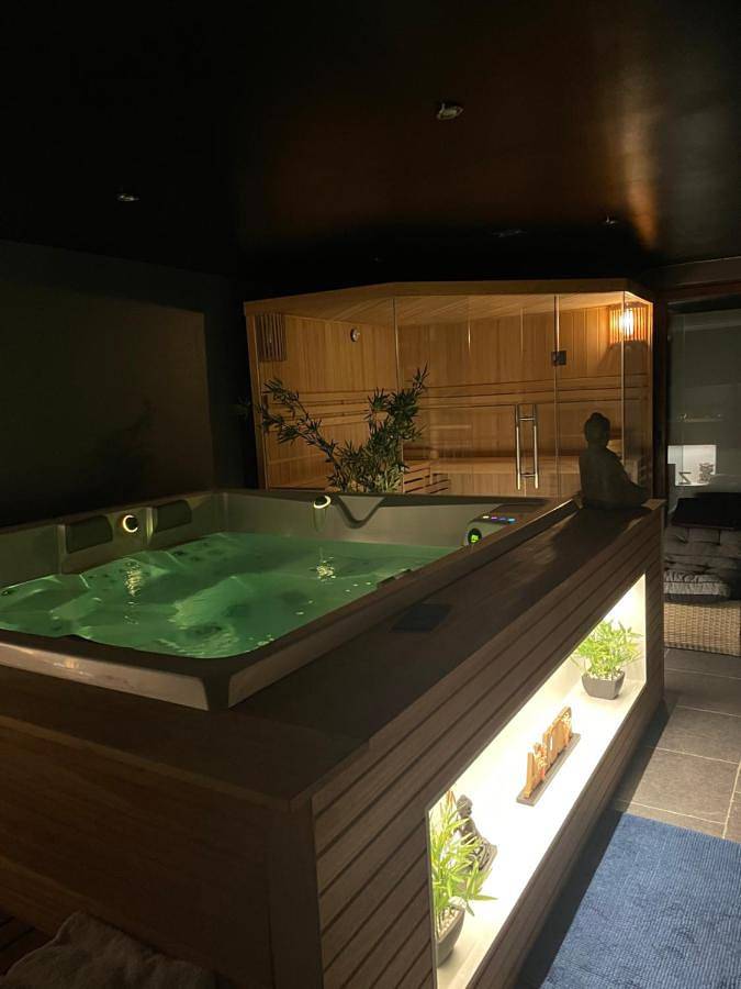 Location de vacances pour 2 personnes, avec sauna et jacuzzi dans Baillonville - 2