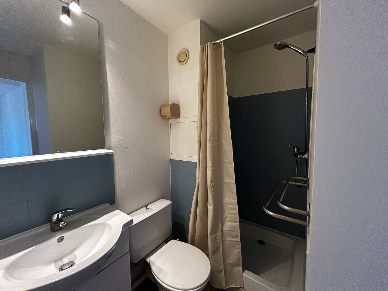 Entire apartment, Bright apartment with Wi-Fi 150m from Spa in La Roche-Posay, Vienne