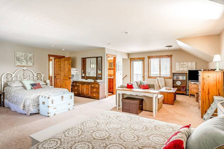 Vacation house for 6 people, with balcony and yard in Flathead Lake