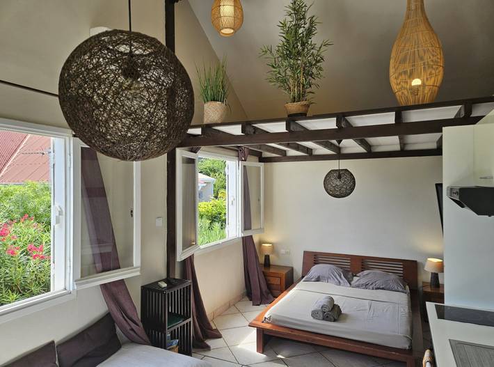 Gîte pour 2 personnes, avec piscine ainsi que terrasse et jardin à Saint-Leu - 4