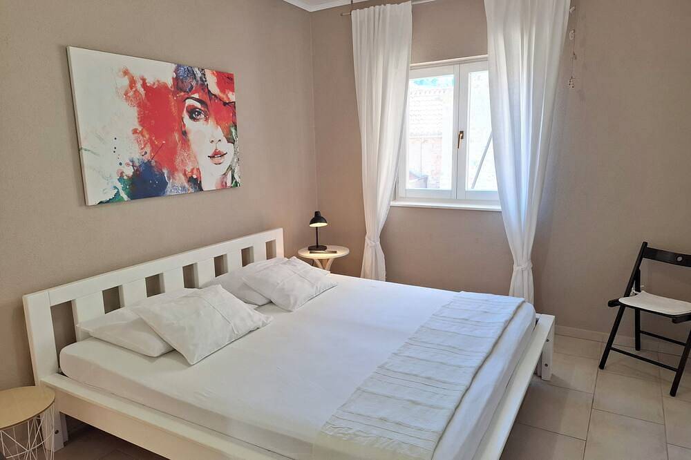 Entire apartment, Elegant and comfortable 1 bedroom apartment in the center of the town of Hvar in Hvar City, Hvar