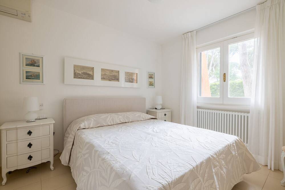 Villa Piccola Duna mit Blick auf das Meer exklusiven direkten Zugang zum 50 m langen Strand in Fondi, Pontinische Ebene